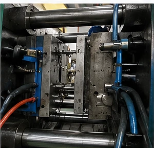 Injection molding machine process for custom plastic functional parts